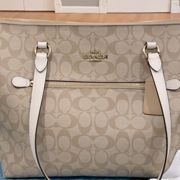 New coach tote